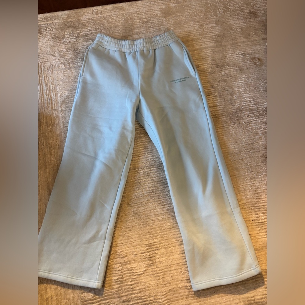 COMFRT straight leg sweatpants Never worn size L pastel baby blue